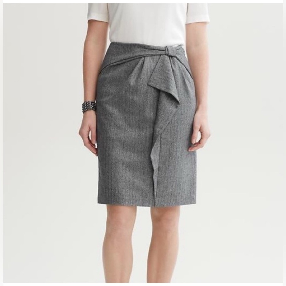 New Banana Republic Pencil Skirt Womens 0P Wool Blend Gray Accented Waist